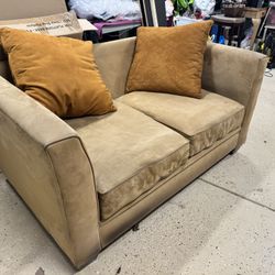 Free LOVE SEAT 