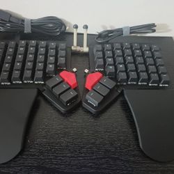 ZSA Moonlander RGB Keyboard Black - Cherry MX Brown Tactile Switches Barely Used