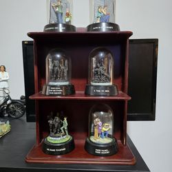 Franklin Mint Vietnam War Memorial Figurines With Shelf