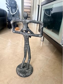 Estatuilla d metal