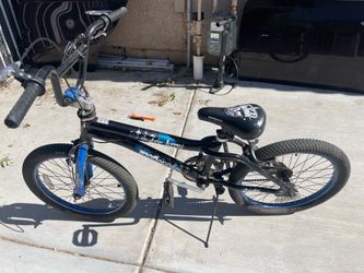 Mongoose outer limit 20” bike