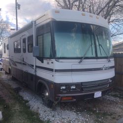 2000 Winnebago Adventure 35B