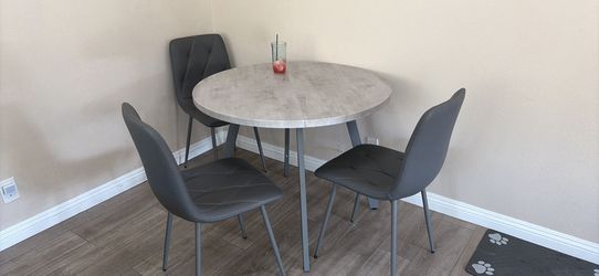 Dining table and 3 chairs