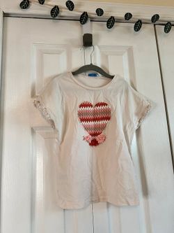 Mayoral size 7 tee with knitted heart