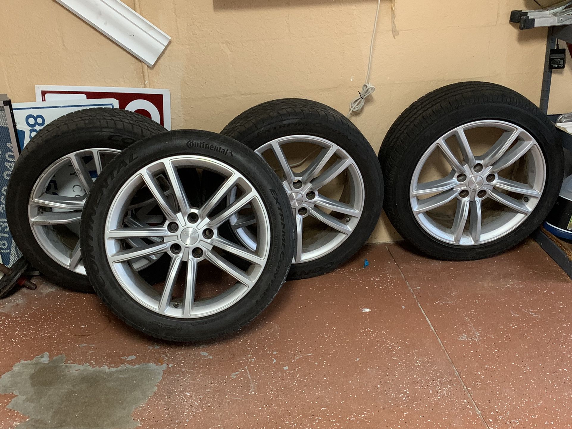 Tesla Model S (2012-2017) 19” OEM Double Spoke Rims and tires - Part# (contact info removed)-00-D