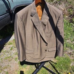 Tom James Royal Classic Men's Suit.