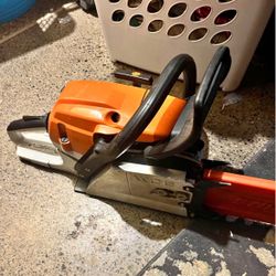 Stihl 015av Top handle chainsaw starts easy and Work Great 