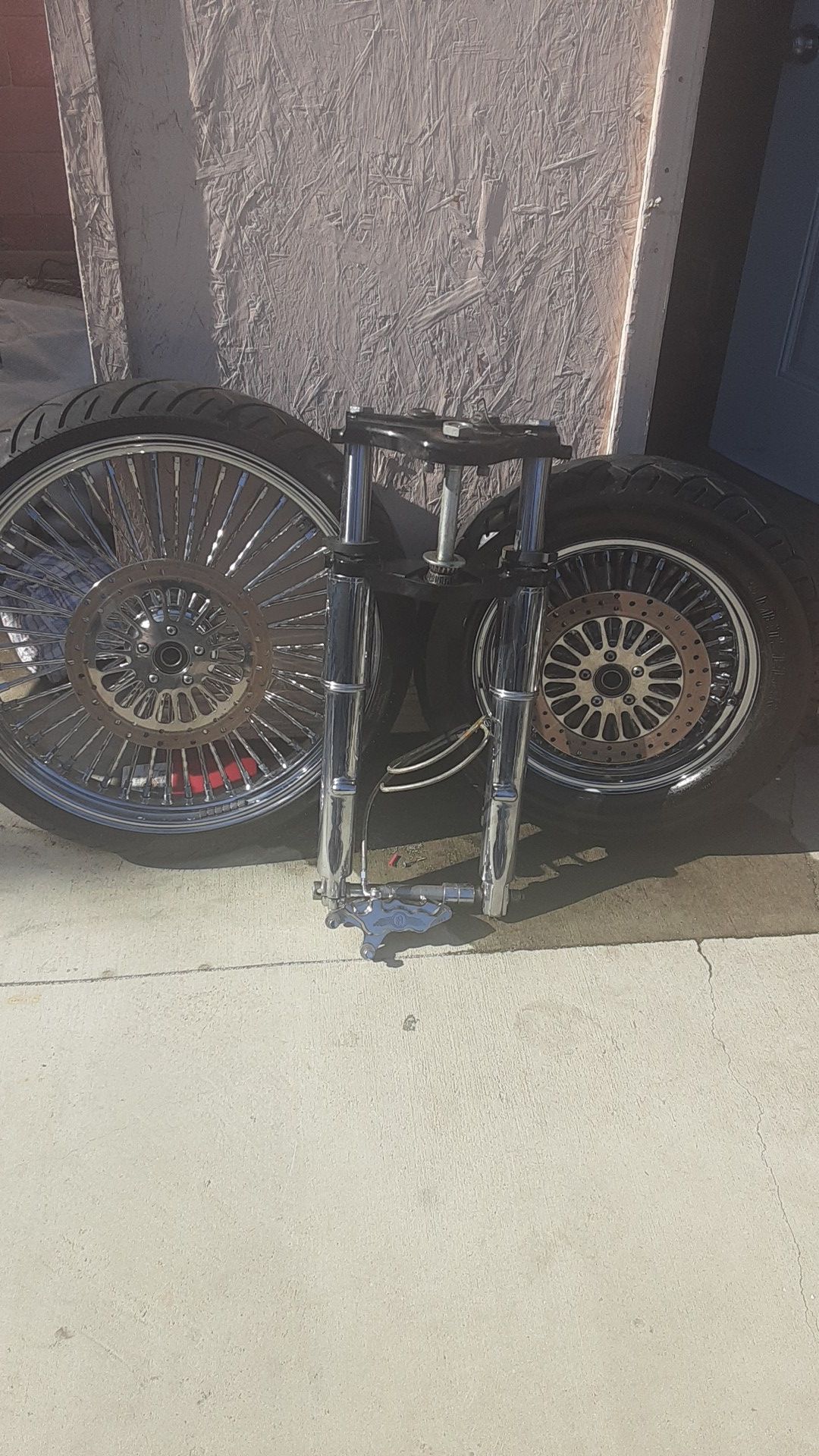 23' rim's front and back 18 ' brake calipers chrome whole package $1200. Or best offer