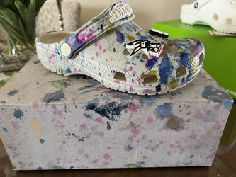 Limited Addition La Comunidad De Awake Crocs 