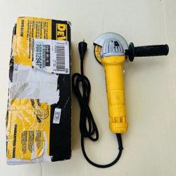 Dewalt (DWE402W) - Corded 4-1/2" Corded Small Angle Grinder w/ Wheel