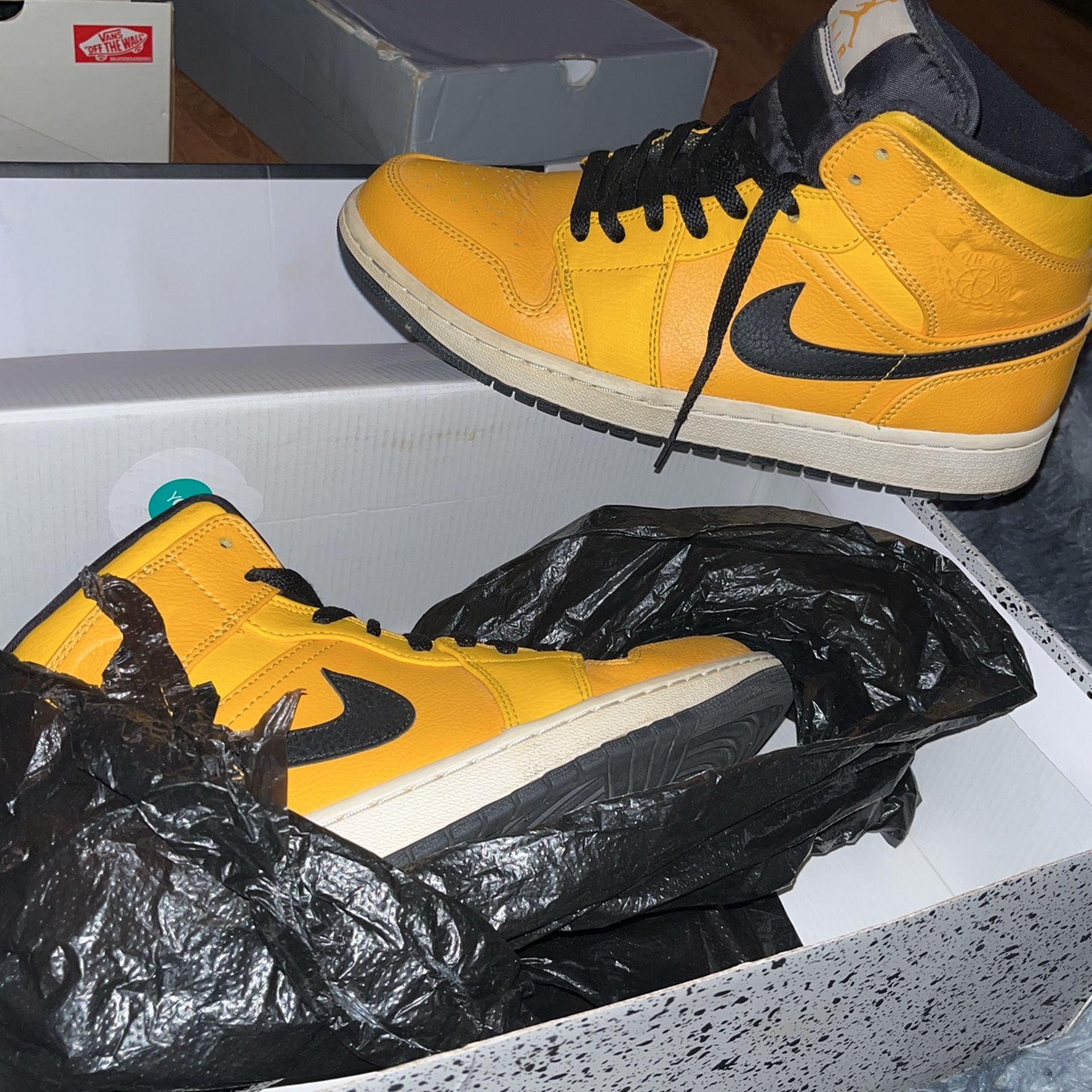Jordan 1 “University Gold”