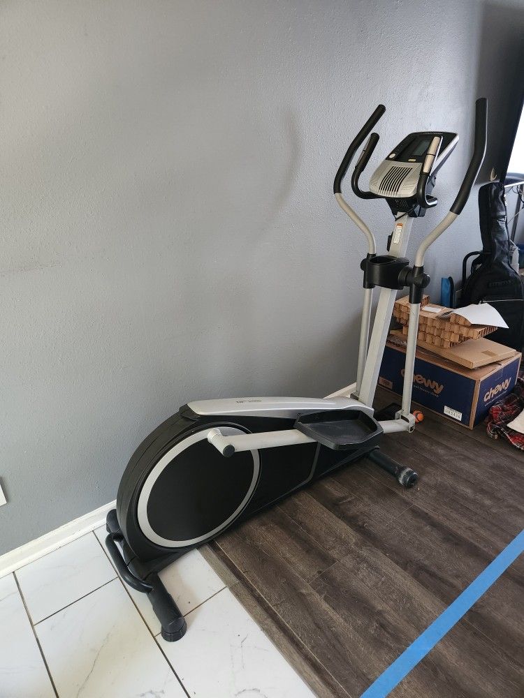 Proform E395 Elliptical Exercise Machine
