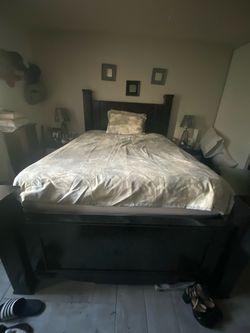 Bed for sale (queen size)