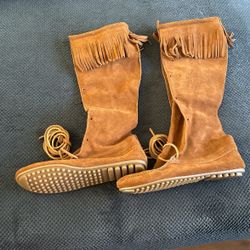 Minnetonka Moccasin Boots Size 10
