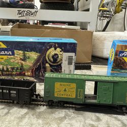  Vintage HO Train Cars 