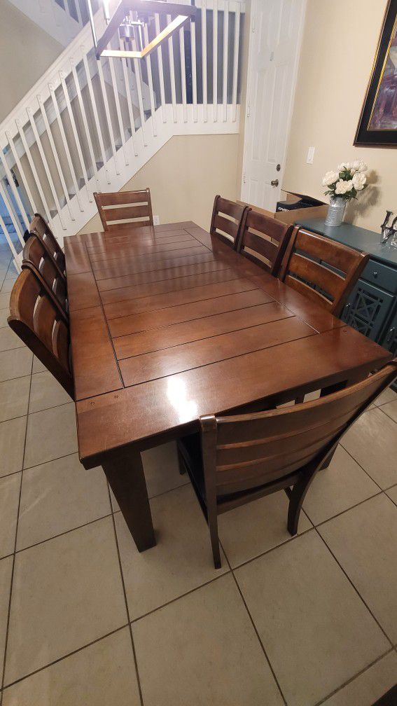 Large dining room table w/ 8 chairs