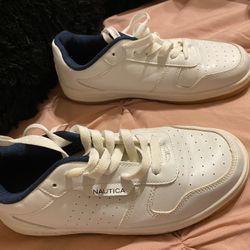 #29 Tennis Nautica Size 4