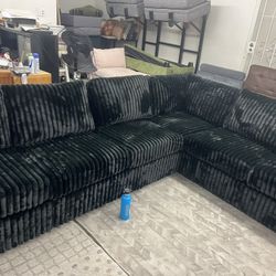 New 119x92 Sectional Couch! Free Delivery 🚚! 