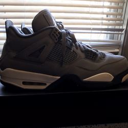 Jordan Retro 4 “Cool Gray”