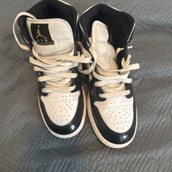 Nike Youth Jordan 1 Mid Black Gold Patent Leather (size 5