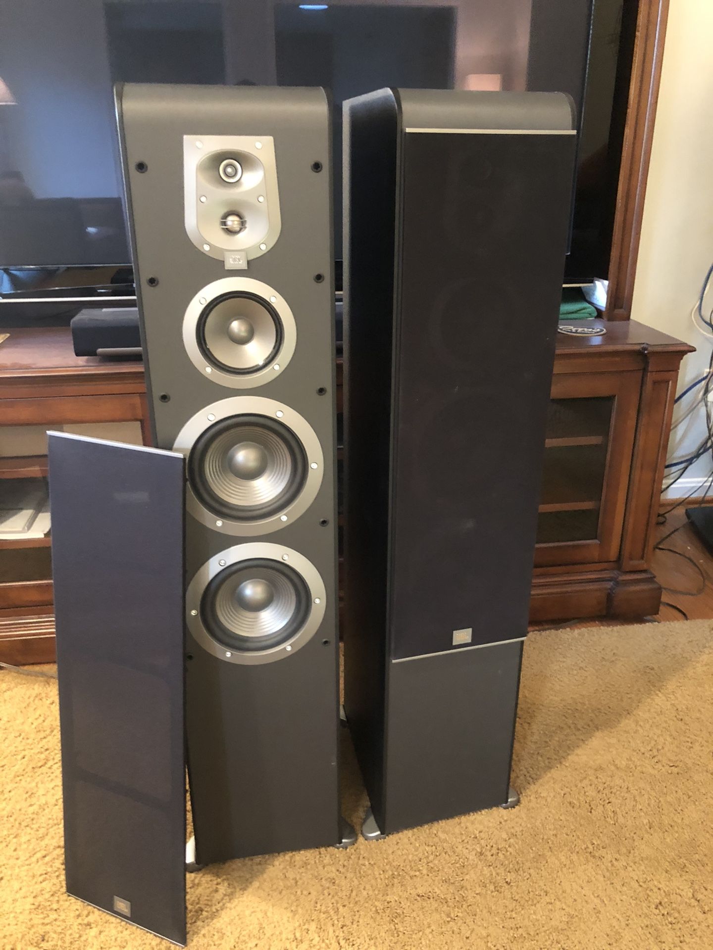 JBL ES80 floor standing speakers (set of 2)