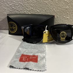 *Brand New* Wayfarer Ray Bans