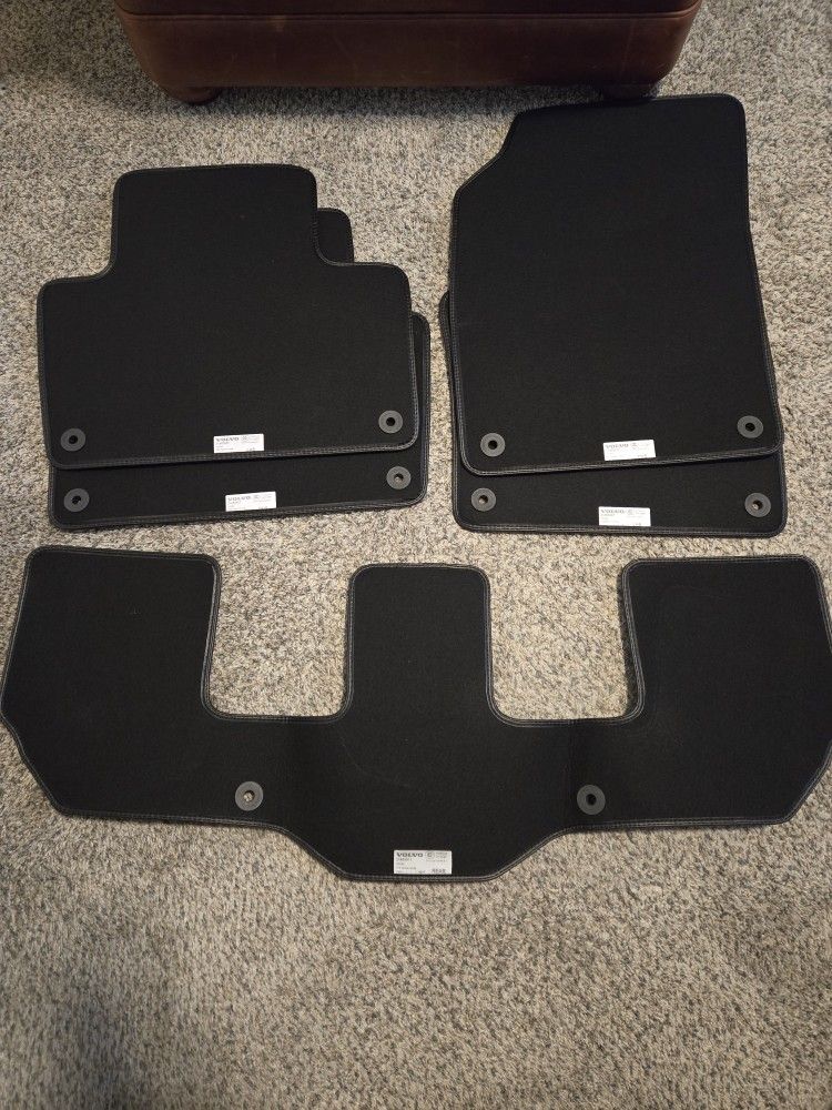 Volvo XC90 Floor Mats - Brand New