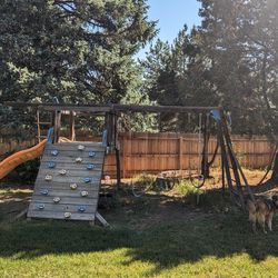 🌟 FREE Wooden Playset - Must Pick Up 🌟