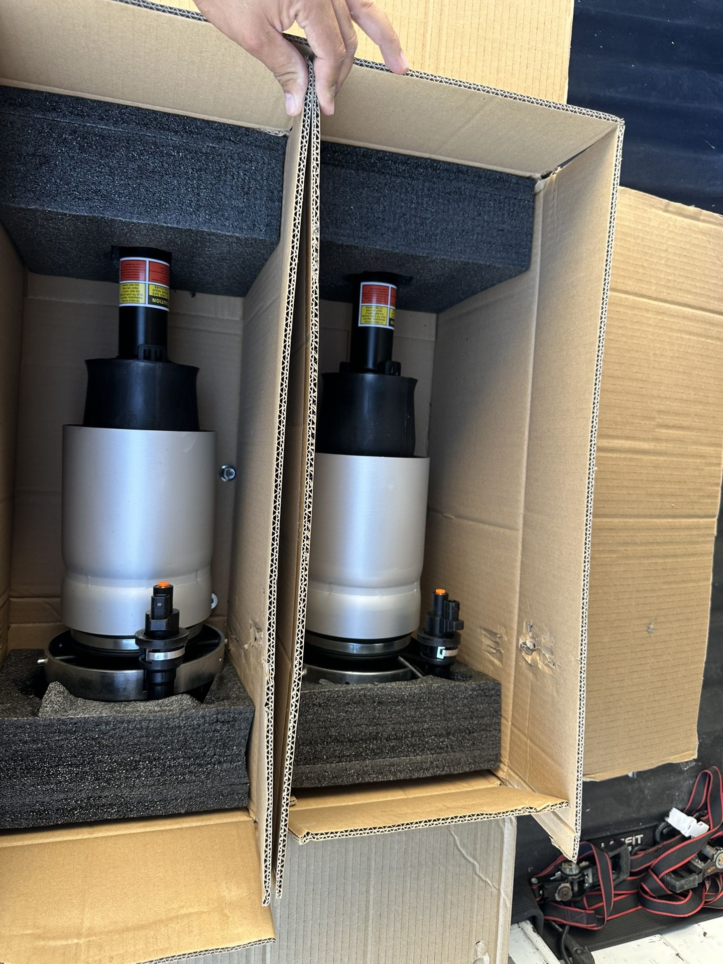 Rear Left & Rear Right Air Suspension Struts