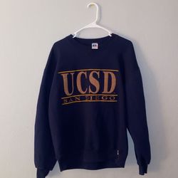 vintage ucsd crewneck , shoot me an offer :)