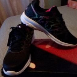 SNEAKER SIZE 9/5