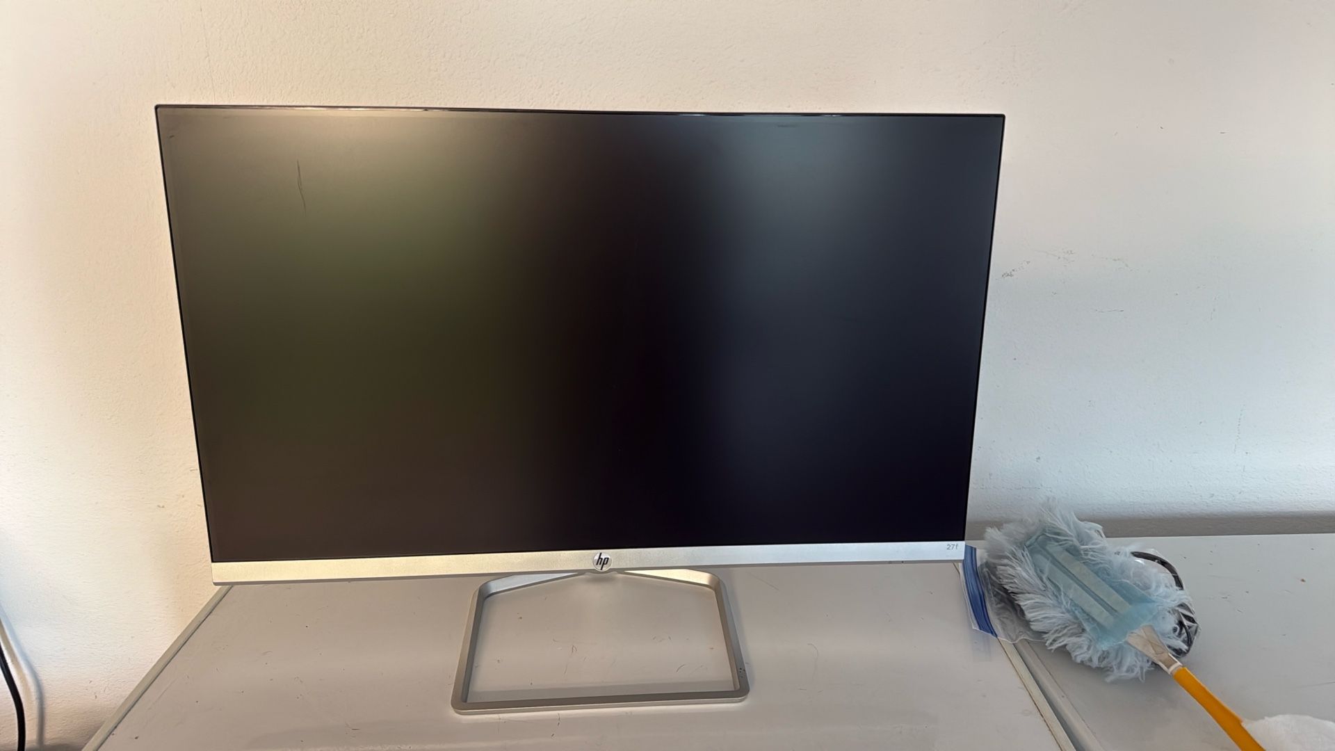 HP 27” HD Display -Like new
