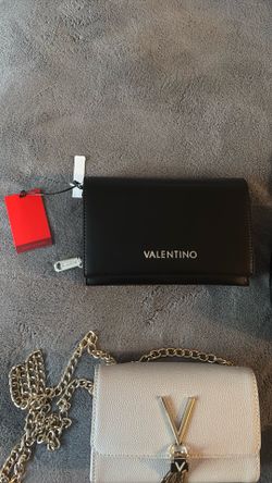 Handbags 100% original. Brand new used