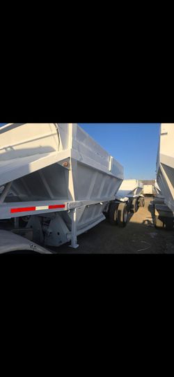 Bottom dump work ,/ freightliner