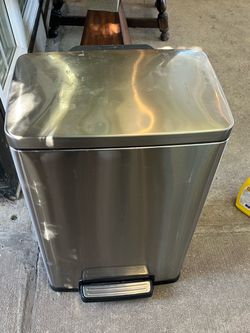 Stainless steel step trash can