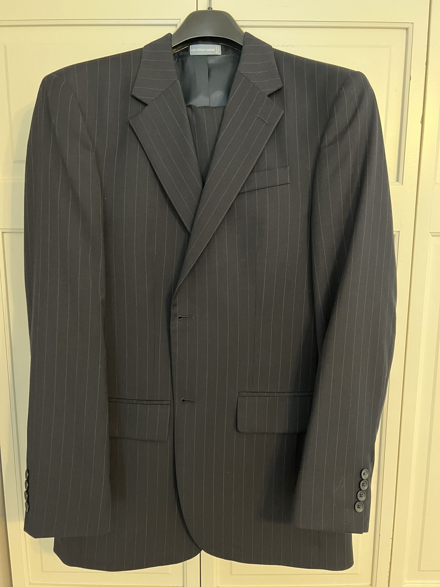 Geoffrey Beene Navy Pinstripe suit, Men’s 40L 100% Wool
