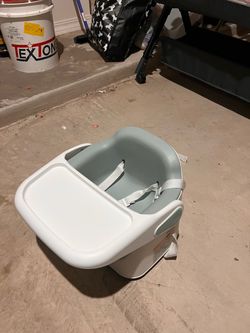 Baby feeding chair