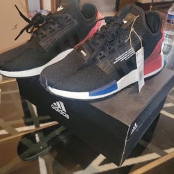 New NWT adidas Ultra Originals NMD_R1.V2 BOOST Black White 