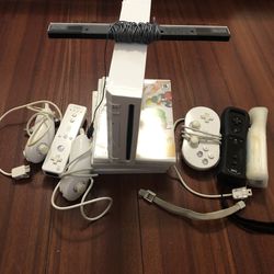 Wii system bundle!  Great consistió ! Works