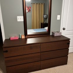 6-Drawer Dresser with Mirror – Solid Wood, Great Condition