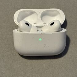 Apple AirPods Pro 2 with Charging Case Used