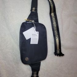 BNWT LULULEMON EVERYWHERE WAIST / CROSSBODY BAG 2L W