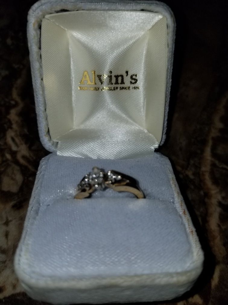Alvin's Wedding ring size 6 14 kt