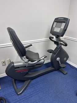 LIFE FITNESS COMMERCIAL RECUMBENT BIKE