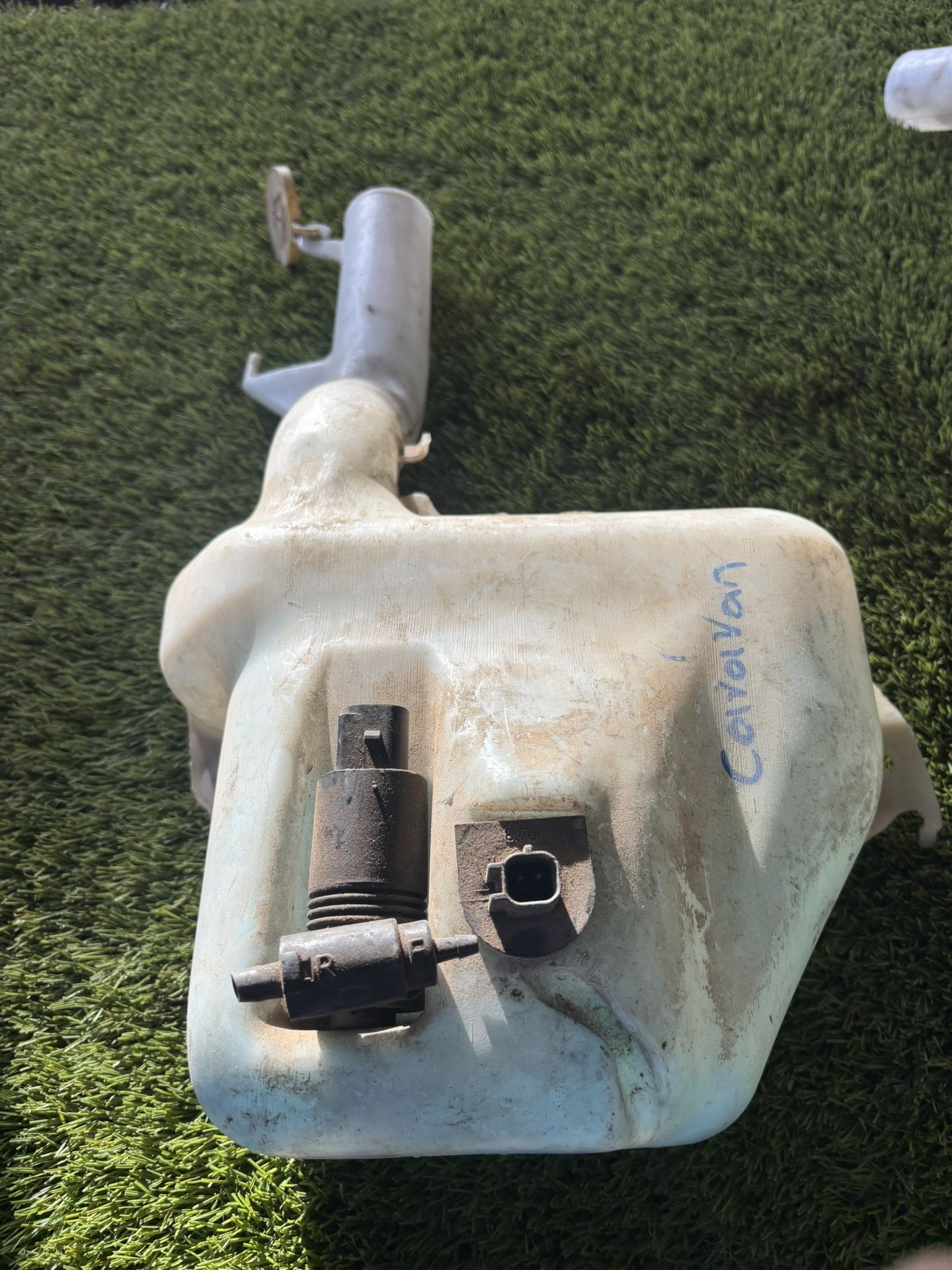 2009 Dodge Caravan Windshield Washer Reservoir
