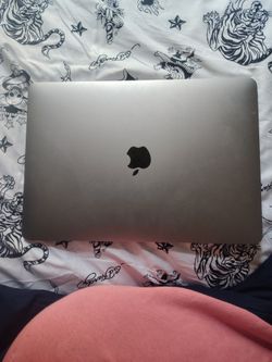 Apple MacBook