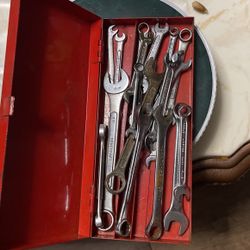 Wrench's Assorted 19 Count .