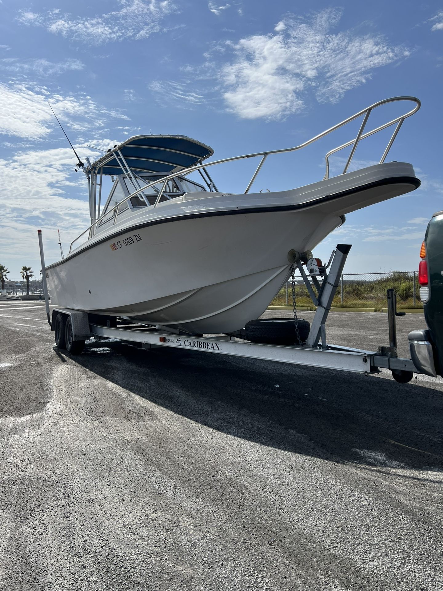 Fishing boat 23 feet Mako 1990,’!