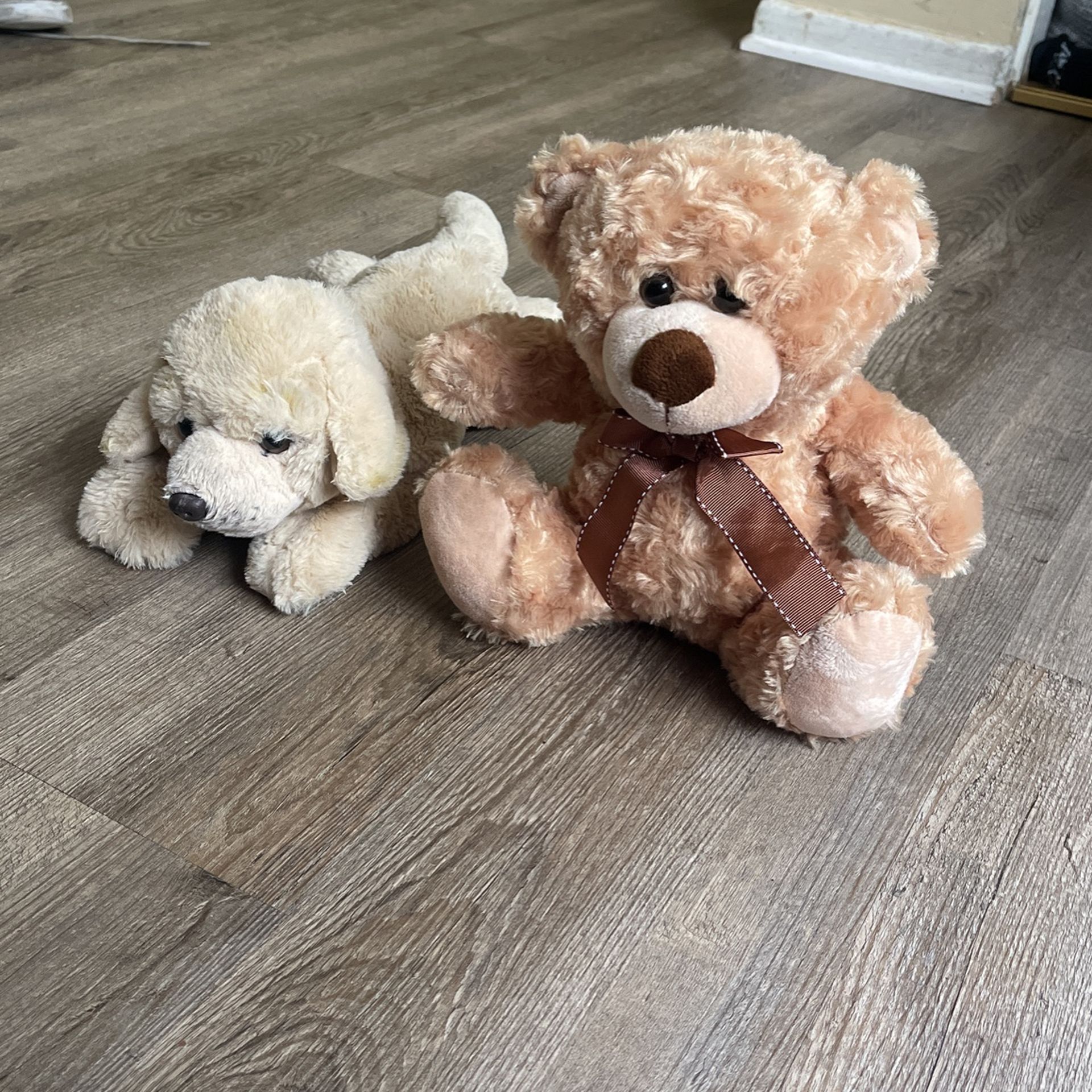 2 Stuffed Animals