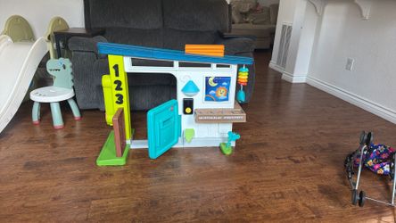 Fisher-Price Baby Learning Toy Laugh & Learn Ultimate Playhouse with Smart Stages & 9 Pretend Play Accessories, Infants & Toddlers Ages 6+ Months